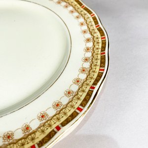 Fuente y Platos de Porcelana y Cerámica con Diseños Florales y Dorados - imagen 2