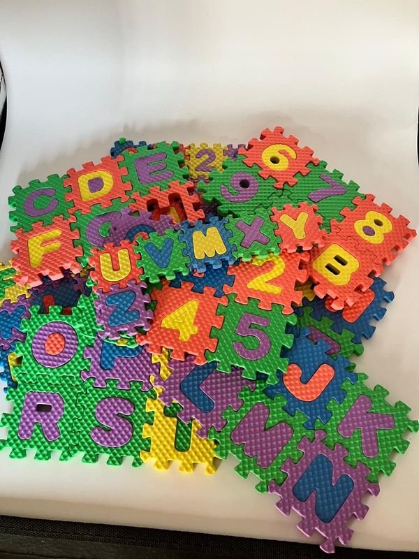 Piso Didáctico de Goma Eva con Letras y Números Encastrables - imagen 1