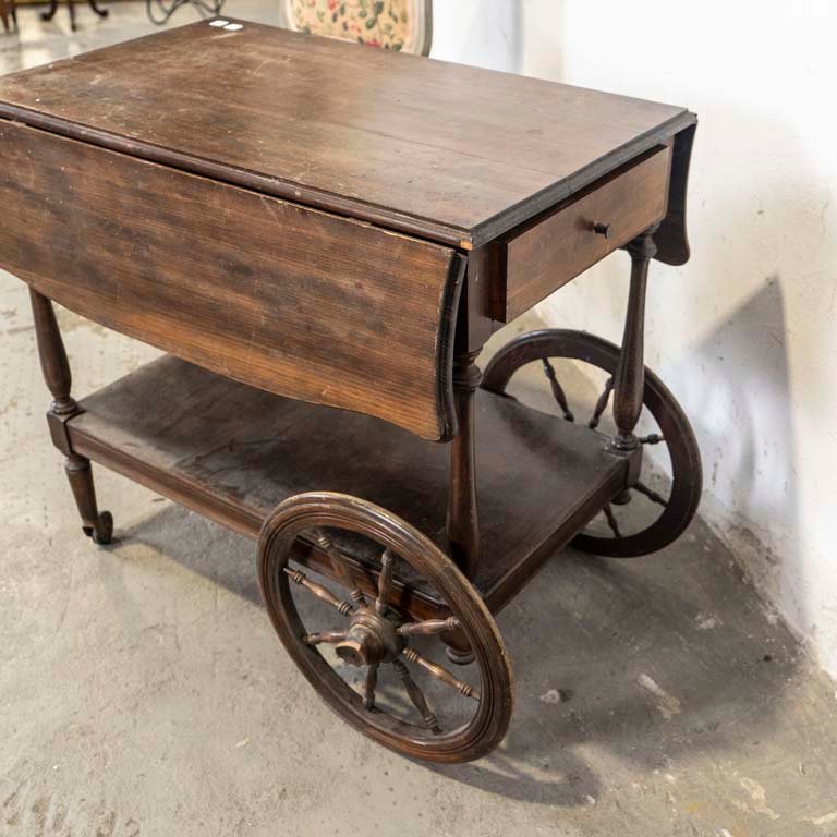 Mesa auxiliar de madera y silla Luis XV: una pieza única para el hogar - imagen 2