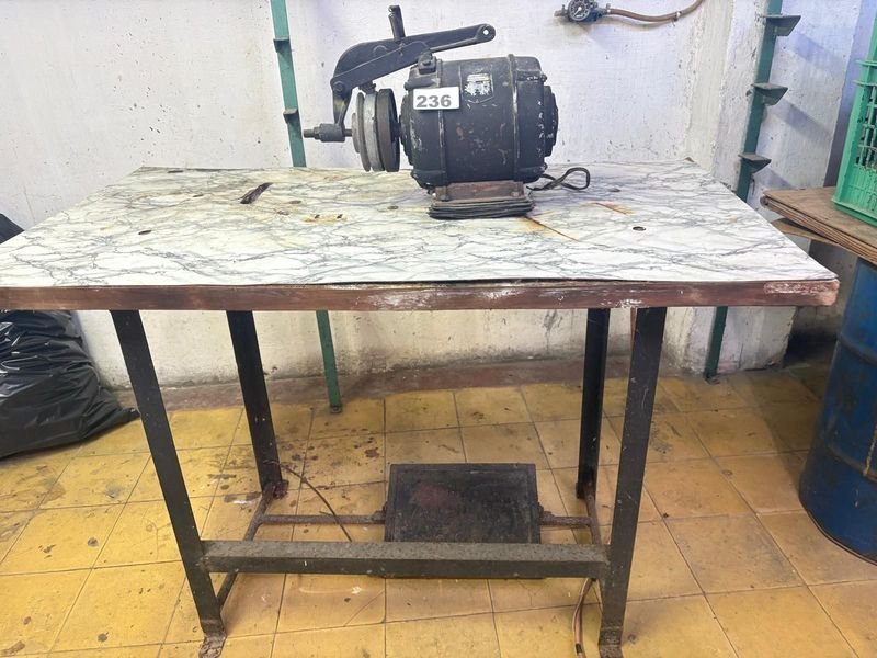 Motor Eléctrico con Mesa de Trabajo