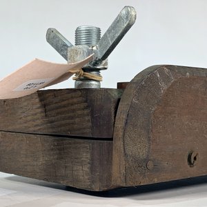 Prensa Rústica de Madera con Tornillos Metálicos - imagen 3
