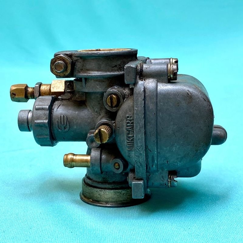 Pequeño carburador de ciclomotor vintage