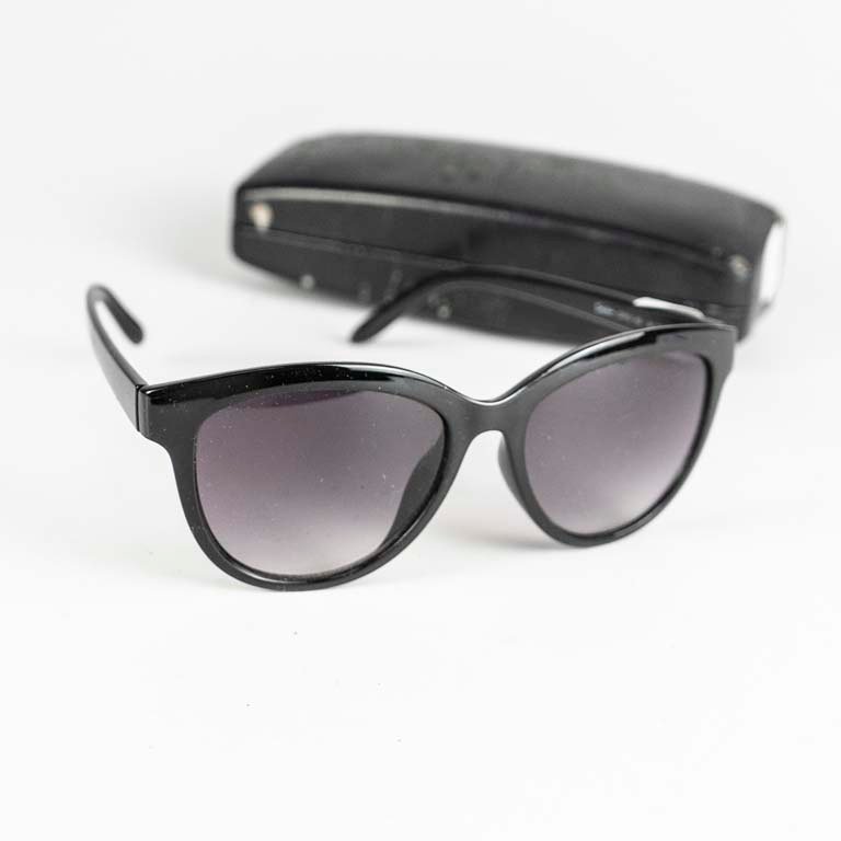 Lote siguiente: Lentes de sol con estuche - Accesorios para Vehículos