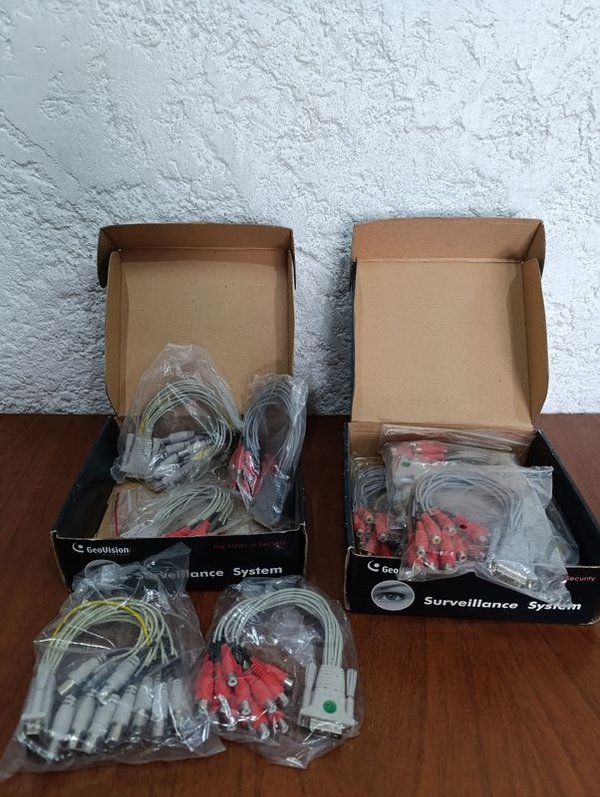 Cajas de cables con conexión y adaptadores RCA