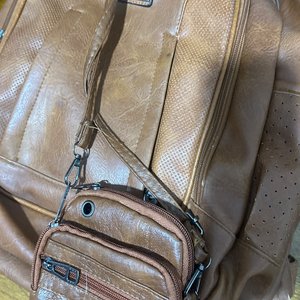 Lote anterior: Mochila Marrón con Monedero Adosado