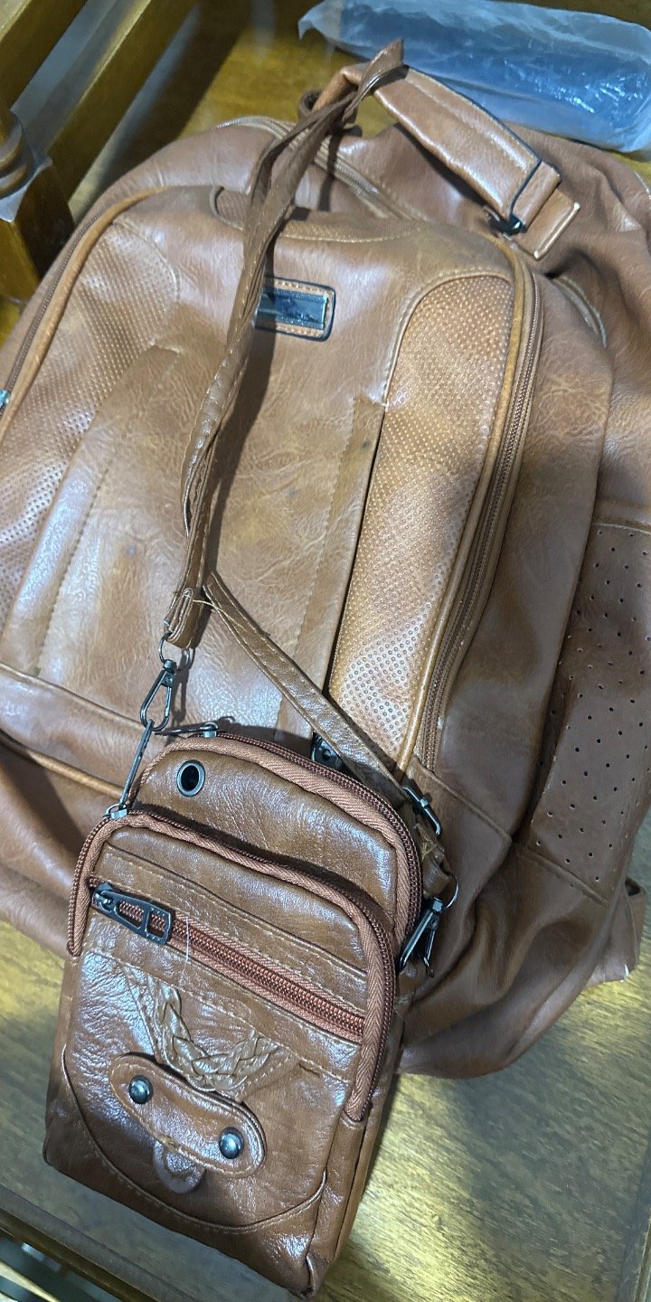 Mochila Marrón con Monedero Adosado