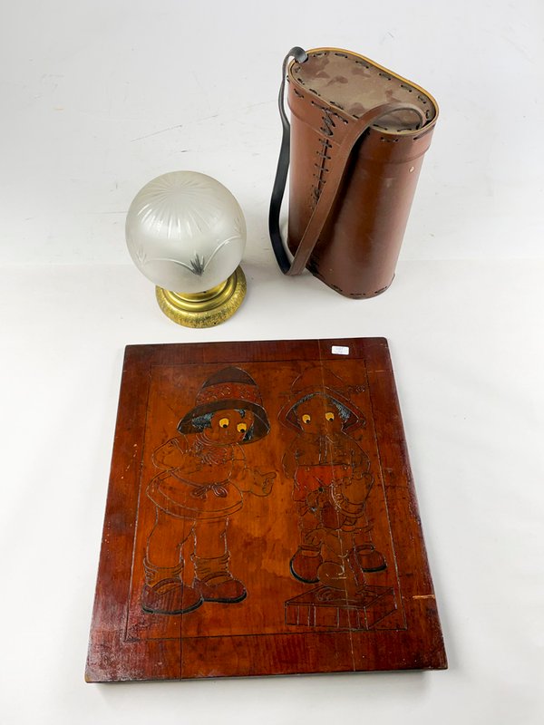 Tres piezas de arte decorativo en madera y cuero - imagen 2