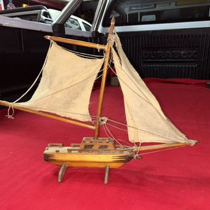 Dos Barcos Miniatura de Madera y Tela - imagen 6
