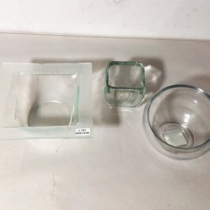 Lote anterior: Set de Tres Recipientes de Vidrio Decorativos