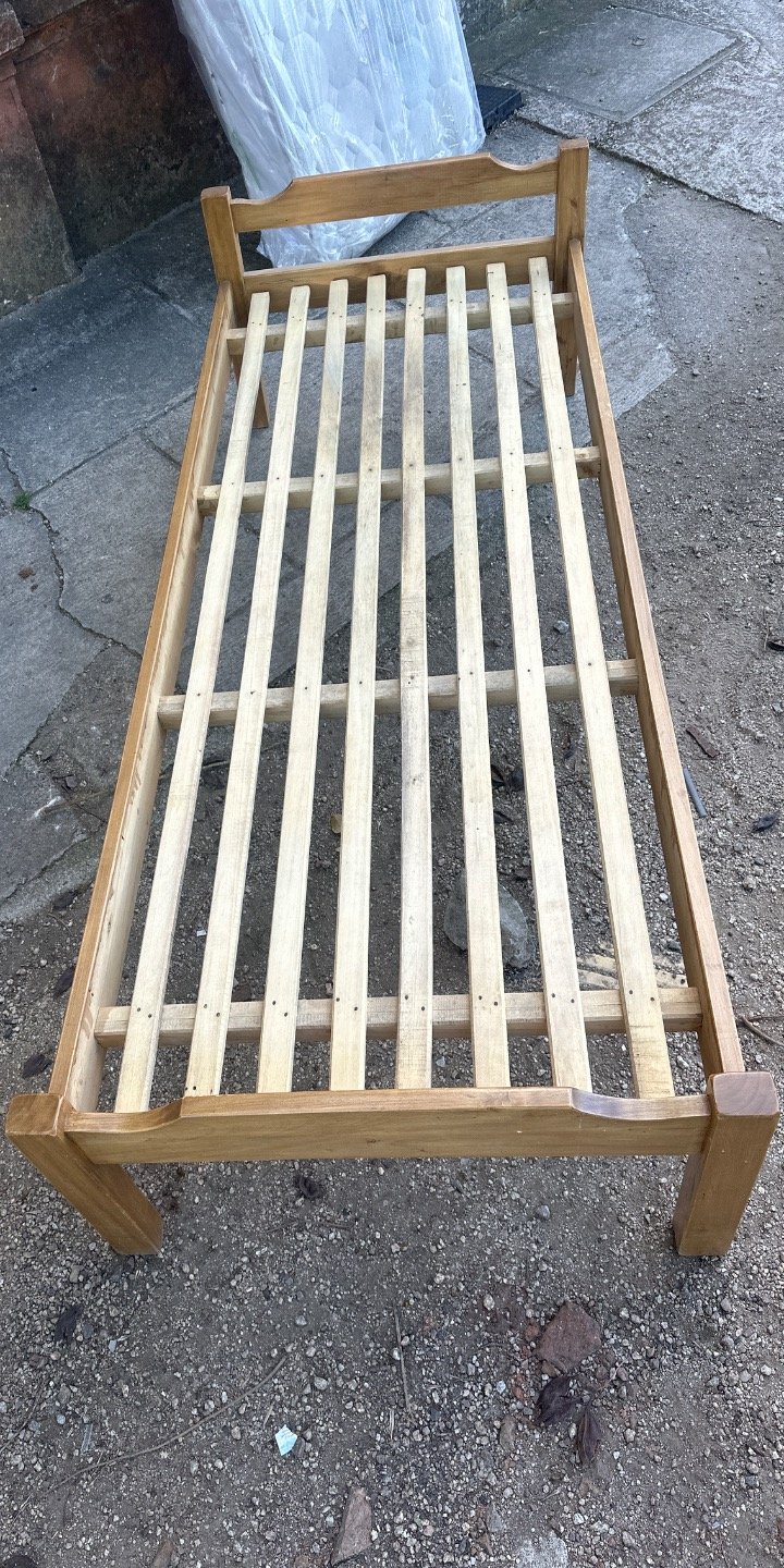 Cama de Una Plaza Estilo Clásico