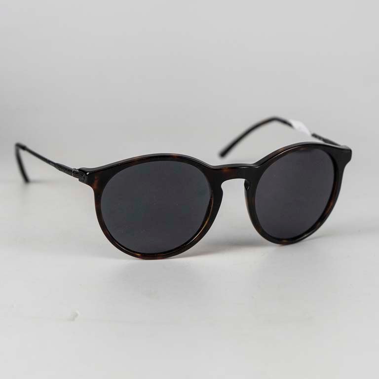 Lote siguiente: Lentes de sol Ralph Lauren con detalles