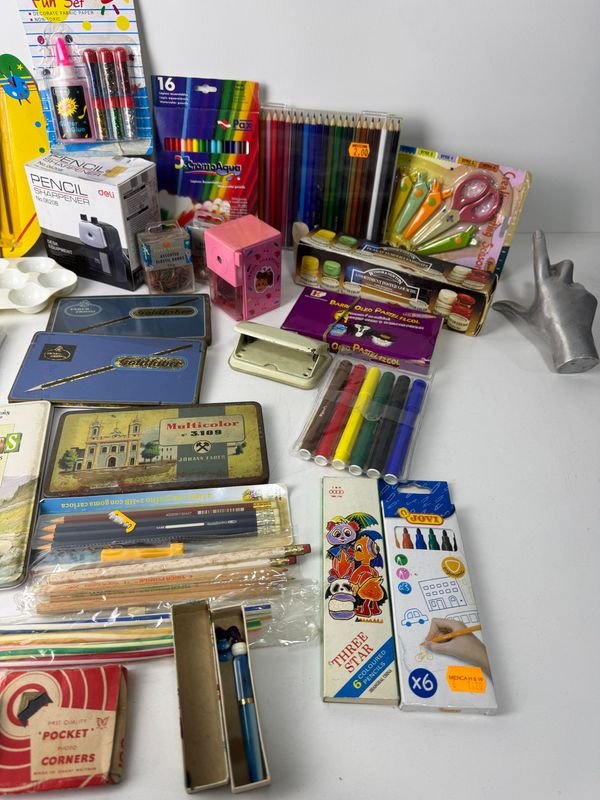 Gran lote de papelería, nuevos y algunos usados - imagen 9