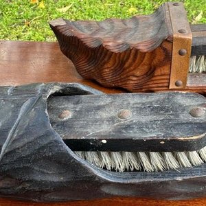 2 zuecos de madera (con cepillo para lustrar zapatos) - imagen 3