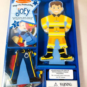 Melissa & Doug: Dos Sets de Alimentos y Juego Magnético de Disfraces - imagen 2