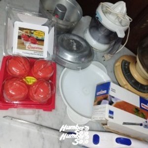 Lote de Utensilios de Cocina: Cuchillo Eléctrico, Juguera, Balanza y Moldes - imagen 3