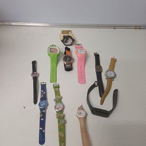Lote anterior: Lote de 11 Relojes Variados: Rosado, Verde, Negro y Más
