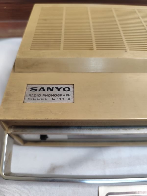 Tocadiscos Sanyo Solid-State con Manual Original - imagen 4
