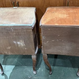 Juego de 2 Mesitas de Luz Antiguas de Madera - imagen 8