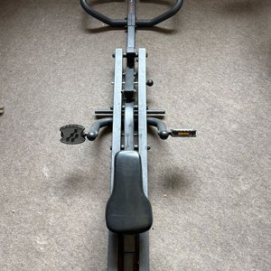 Máquina de Ejercicio Combinada Body Crunch: Remo y Bicicleta - imagen 9