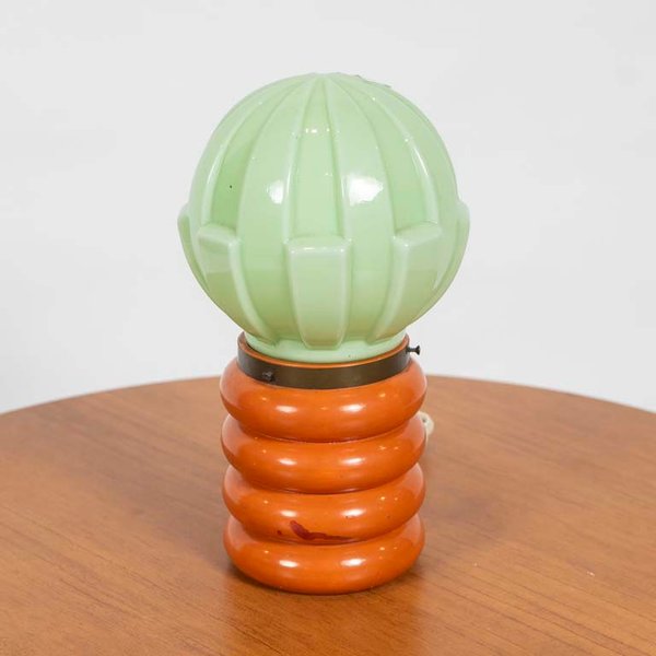 Lámpara de Mesa Art Decó Base Madera Naranja y Tulipa Verde