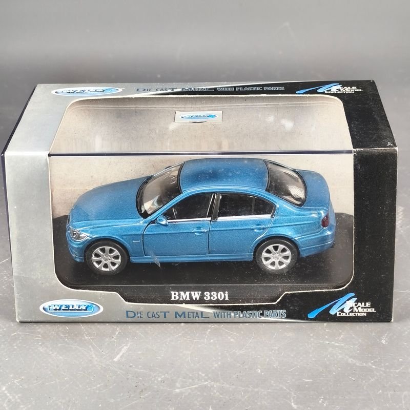 Lote anterior: Modelo en escala 1/43 de BMW 330i, edición especial