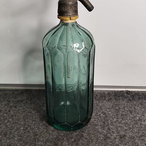 Sifón Antiguo de Vidrio Verde "La Capital" con Pico de Metal - imagen 4