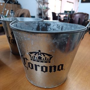 Juego de 4 Hieleras Galvanizadas "Corona" - imagen 3