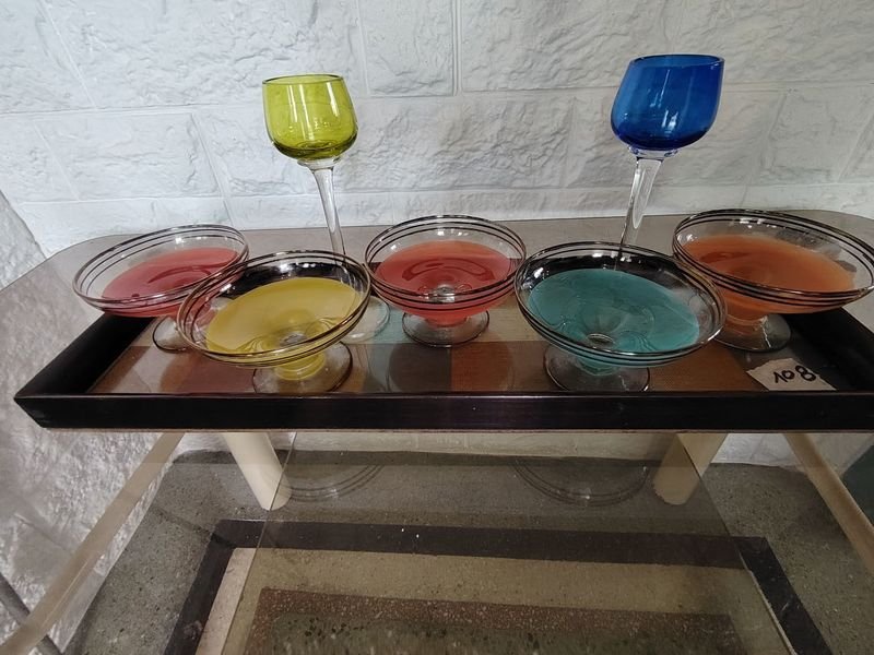 Bandeja con 6 Copas de Colores Variados