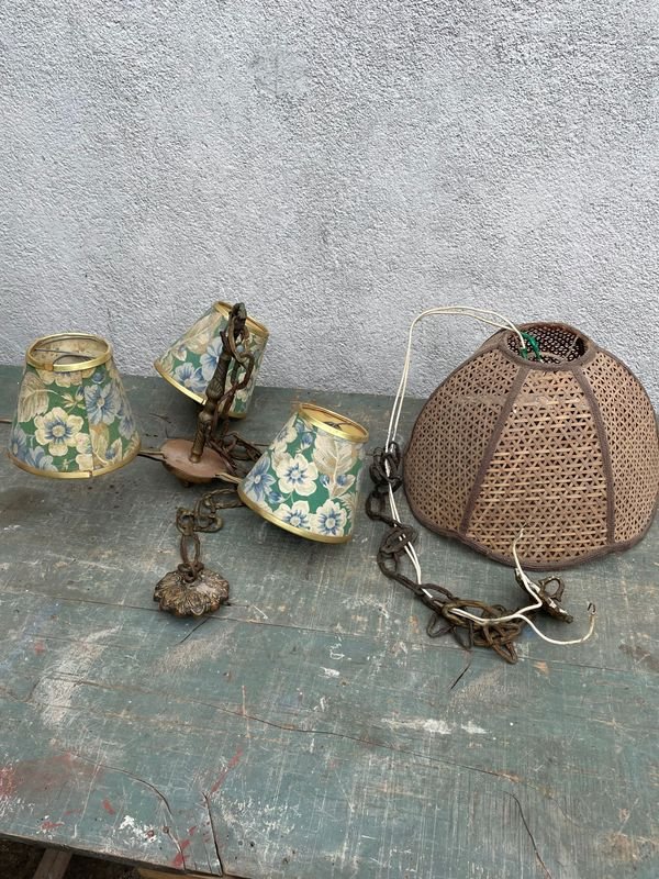 Araña de Bronce con Pantallas Florales y Lámpara de Colgar