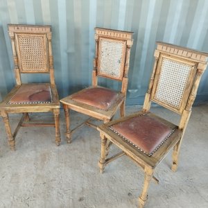 Juego de 4 Sillas Estilo Colonial con Detalles a Restaurar - imagen 3