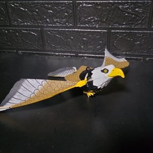 Lote siguiente: Águila de Juguete a Pilas con Sonido y Movimiento