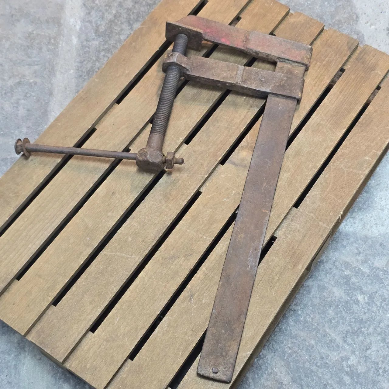 Presas de metal para herramientas - imagen 2
