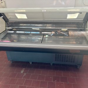 Vitrina Exhibidora Refrigerada con Bodega y Puertas - imagen 1