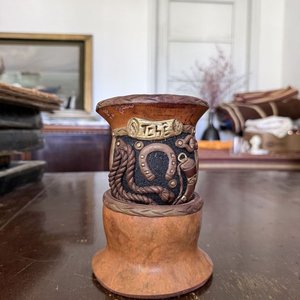 Mate y Posa Mate de Madera con Motivos Criollos y Gauchos - imagen 9