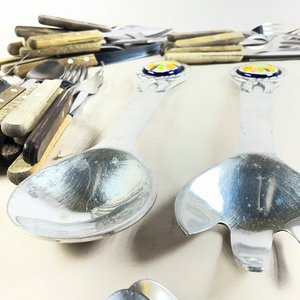 Lote de Cubiertos y Utensilios de Servir: Madera, Peltre y Acero Inoxidable - imagen 5