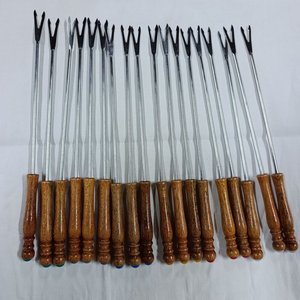 Lote anterior: Set de 12 Tenedores o Pinchos para Fondue con Mangos de Madera y Puntas de Colores