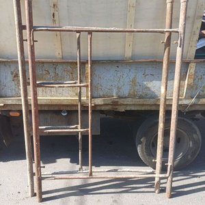 Lote siguiente: Andamio Metálico Completo con 4 Crucetas
