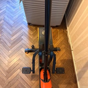 Bicicleta Fija de Ejercicio Naranja y Negra - imagen 5