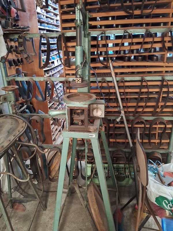 Máquina para Moldear Raspines de Calzado - imagen 1
