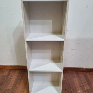 Lote siguiente: Estantería Blanca de 3 Niveles (40x25x114 cm)