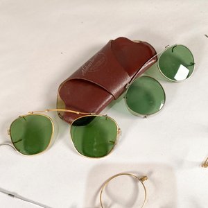 Lote de Armazones, Lentes y Estuches Vintage - imagen 3