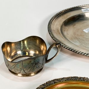 Bandeja Oval Elkington, Dulcera de Vidrio y Metal, y Monturas Decorativas - imagen 3