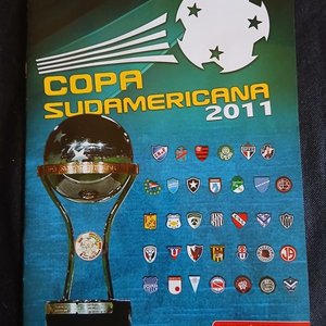 Lote siguiente: Álbum de Figuritas Copa Sudamericana 2011 Completo Oficial Nuevo Siglo Ediciones