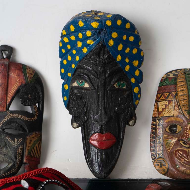 Máscaras de madera únicas y pintadas - imagen 2
