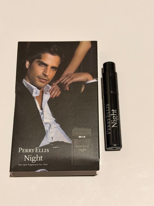Lote siguiente: Muestra de perfume Perry Ellis Night