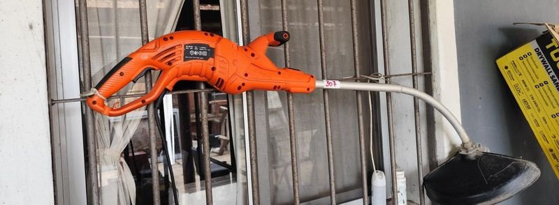Bordeadora Eléctrica Black+Decker GH1100-B2C 900W 35.6cm