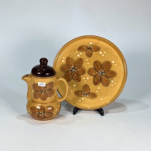 Lote siguiente: Cafetera y Bandeja de Cerámica Amarilla con Decoración Floral