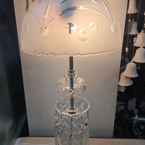 Lámpara de Mesa de Cristal Tallado con Dos Luces y Tulipa Esmerilada - imagen 2