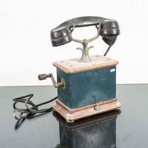 Lote anterior: Teléfono Antiguo de Baquelita y Metal con Manivela