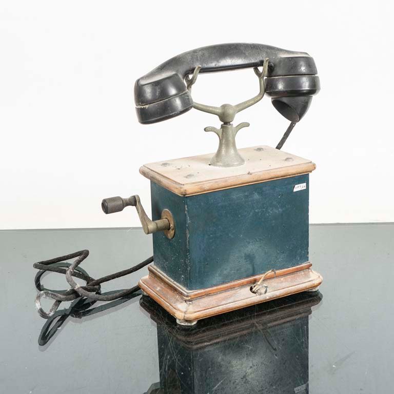 Teléfono Antiguo de Baquelita y Metal con Manivela